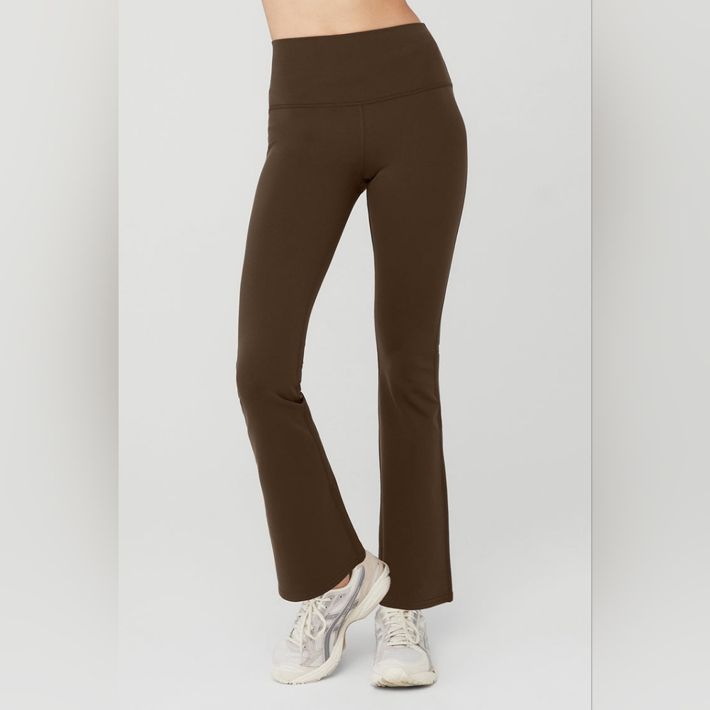 Alo Yoga Airbrush Bootcut Legging 7/8 - Size medium, espresso color